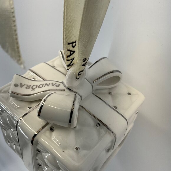 Pandora White Ceramic Gift Box Ornament 2016 - Picture 4 of 7